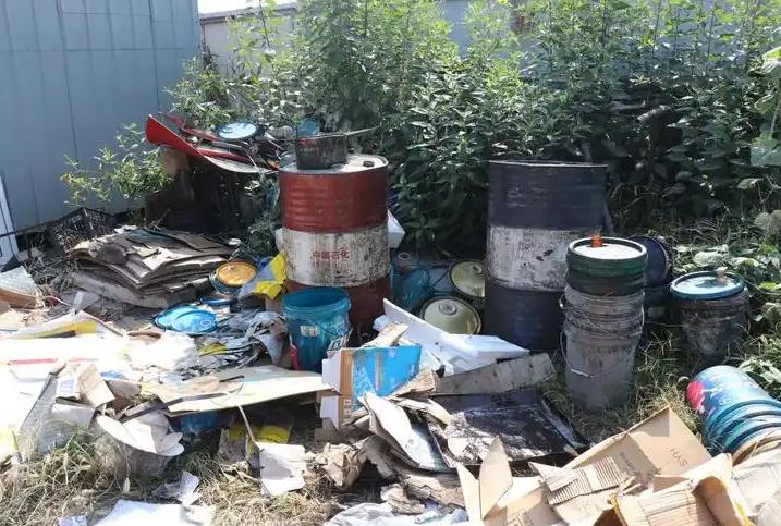 Improper Dispose of Used Engine Oil Harmful